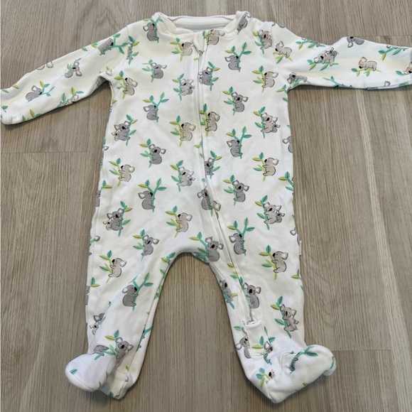 Two Jojo Maman Bebe 3-6 month sleepsuits. Beautiful condition. Smoke free home - Picture 1 of 2